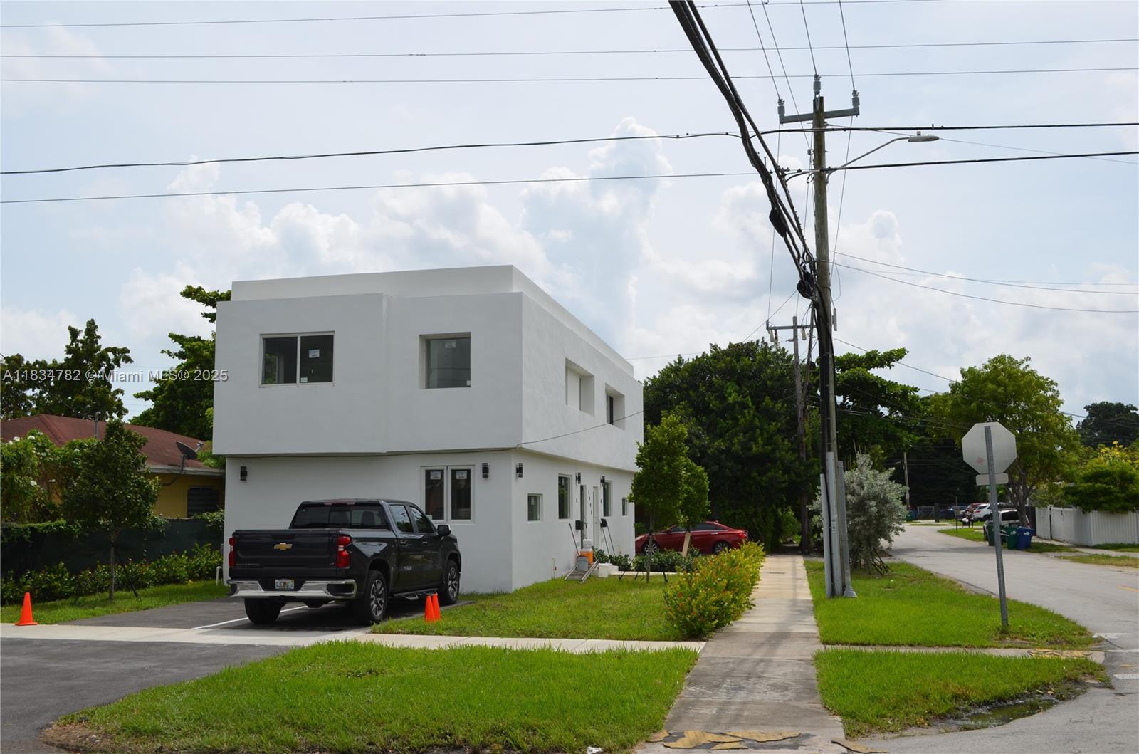 1998 NW 50th St, Miami FL 33142