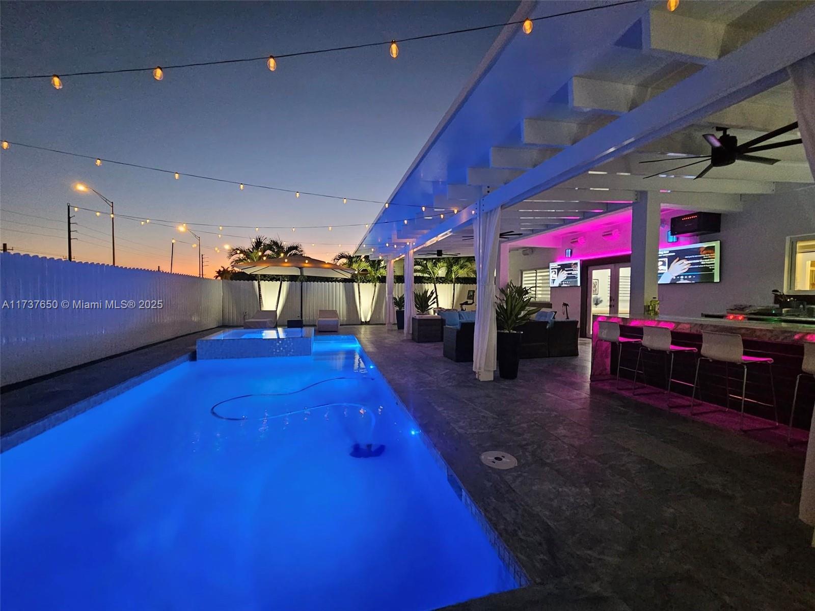 10290 SW 7th Ter, Sweetwater FL 33174