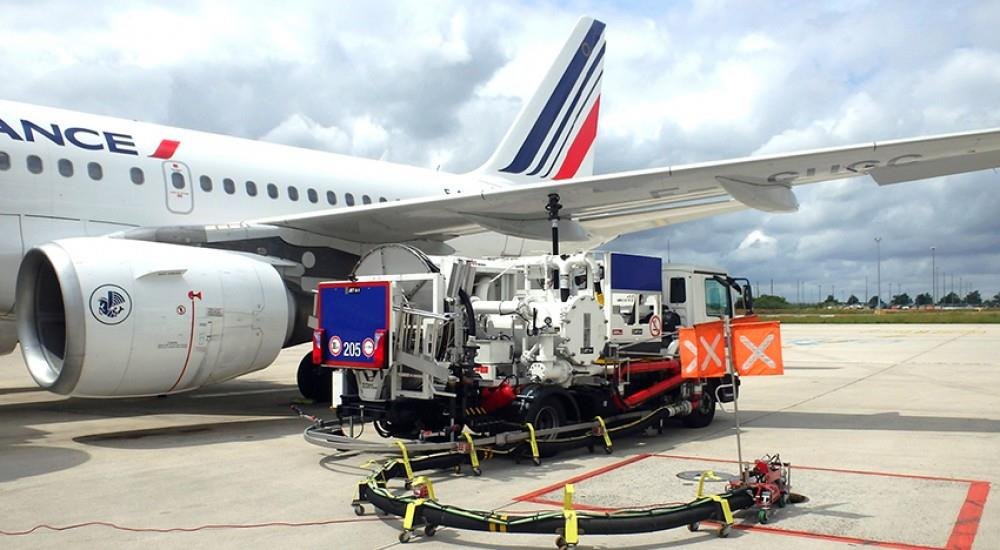 Avitaillement d'un avion par oléoserveur sur réseau hydrant