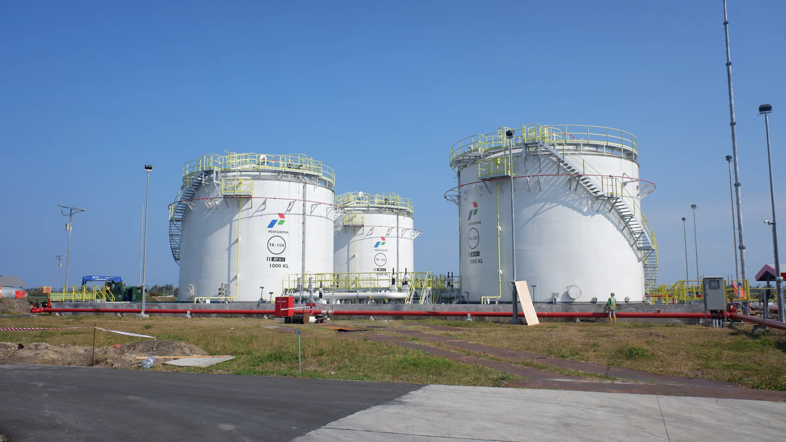 Cuves de stockage de carburant d'un dépôt pétrolier