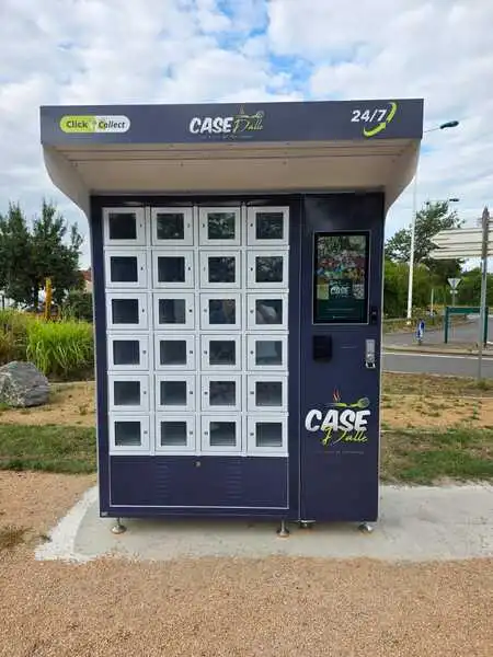 24 casiers réfrigérés permettent de vendre des colis saisonniers dans le distributeur de produits frais de Case Dalle