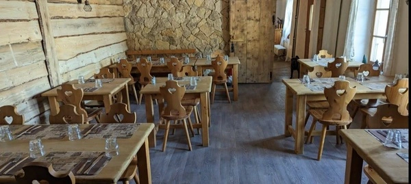 La rénovation complète de l'auberge La Grangette et les plats du terroir 100 % faits maison avec des produits locaux ont fait la renommée du restaurant.