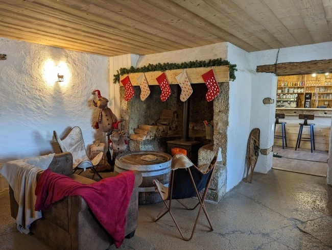 Découvrez comment et pourquoi l’Auberge La Grangette vend ses produits du terroir 24h/24 et 7j/7 grâce à un distributeur réfrigéré MonCasierFrais.fr.