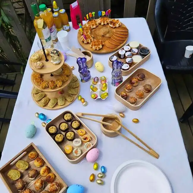 Photographie des plats préparés par Laurie : mignardises, gaufres, plats aveyronnais.