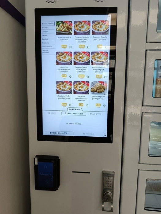 Photo de la borne de commande, qui est reliée au logiciel de gestion MonCasierFrais.fr.