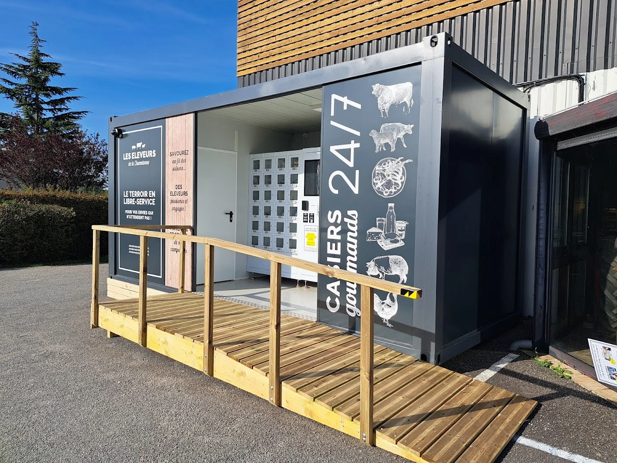 Détails des casiers à viande et de leur rampe PMR - Éleveurs de la Charentonne