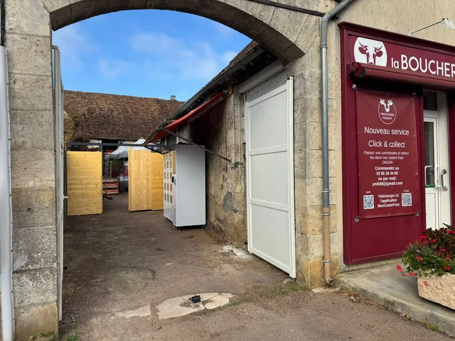 15 casiers réfrigérés ont été installés dans l'arrière-cour de la Boucherie de Bouhy.