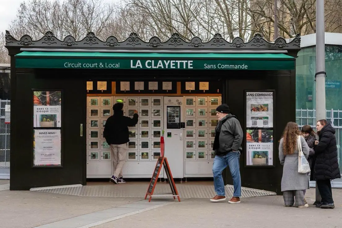 Installation d'un distributeur automatique de légumes La Clayette