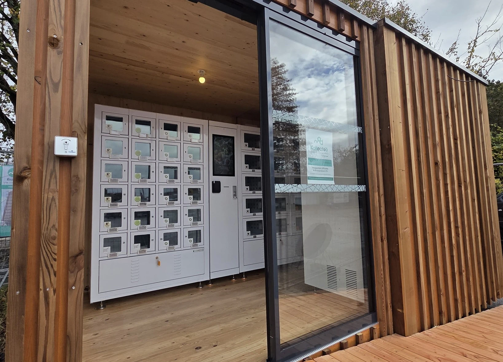 Découvrez le nouveau point de vente automatique Kollectéo à Saint-Savin : produits frais locaux 7j/7, module bois et casiers réfrigérés MonCasierFrais.fr.