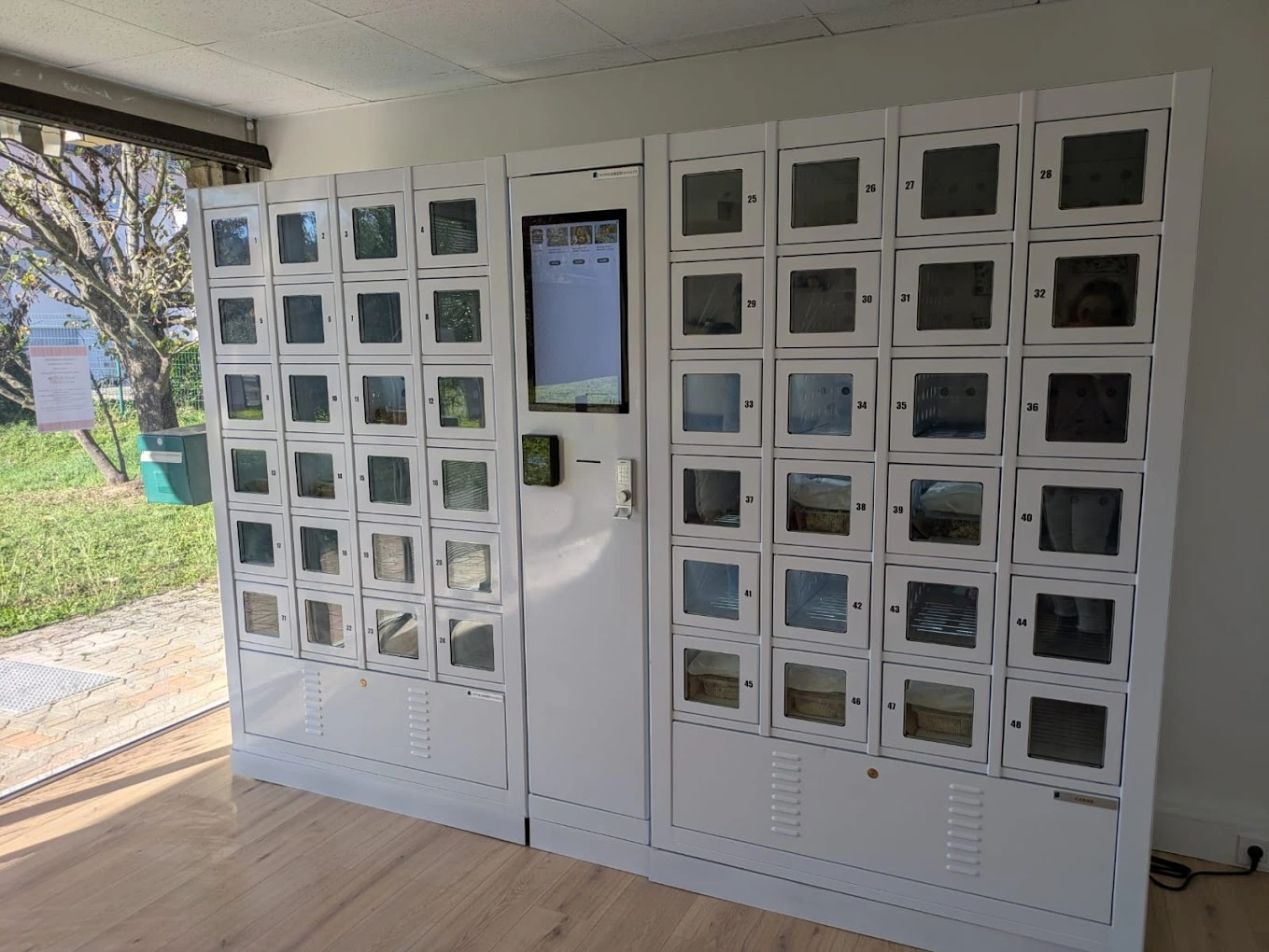 Deux armoires réfrigéres AR24 équipent les Petits Plats dans les Casiers.