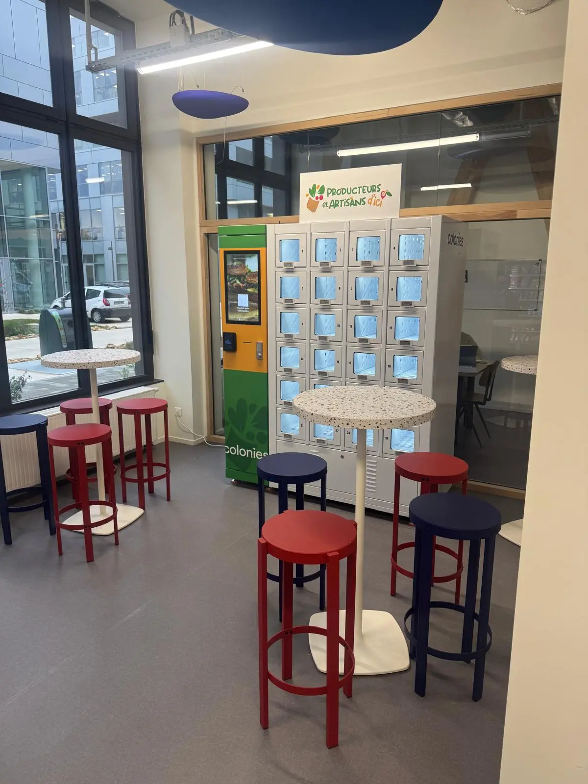 Nos casiersréfrigérés répondent à la demandede plats cuisinés frais des résidents d'Athéna.