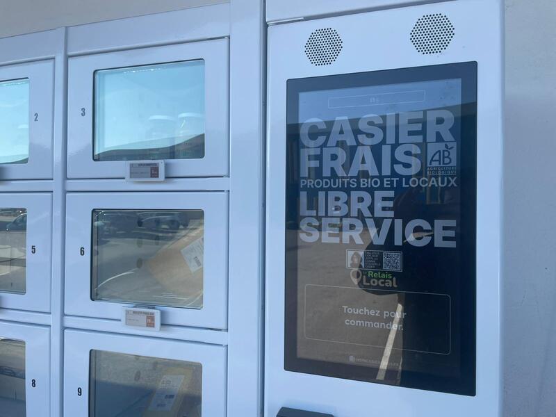 Zoom sur l'interface de commande tactile - Le Relais Local