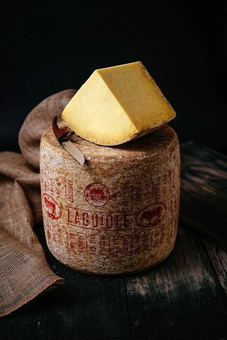 Fromage Laguiole AOP, produit par Jeune Montagne