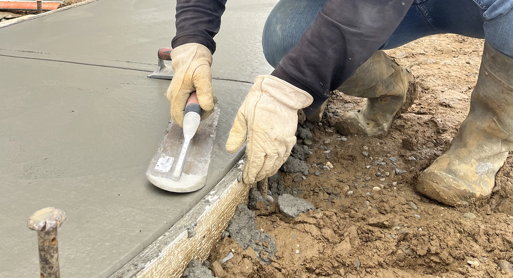 concrete working leveling concrete