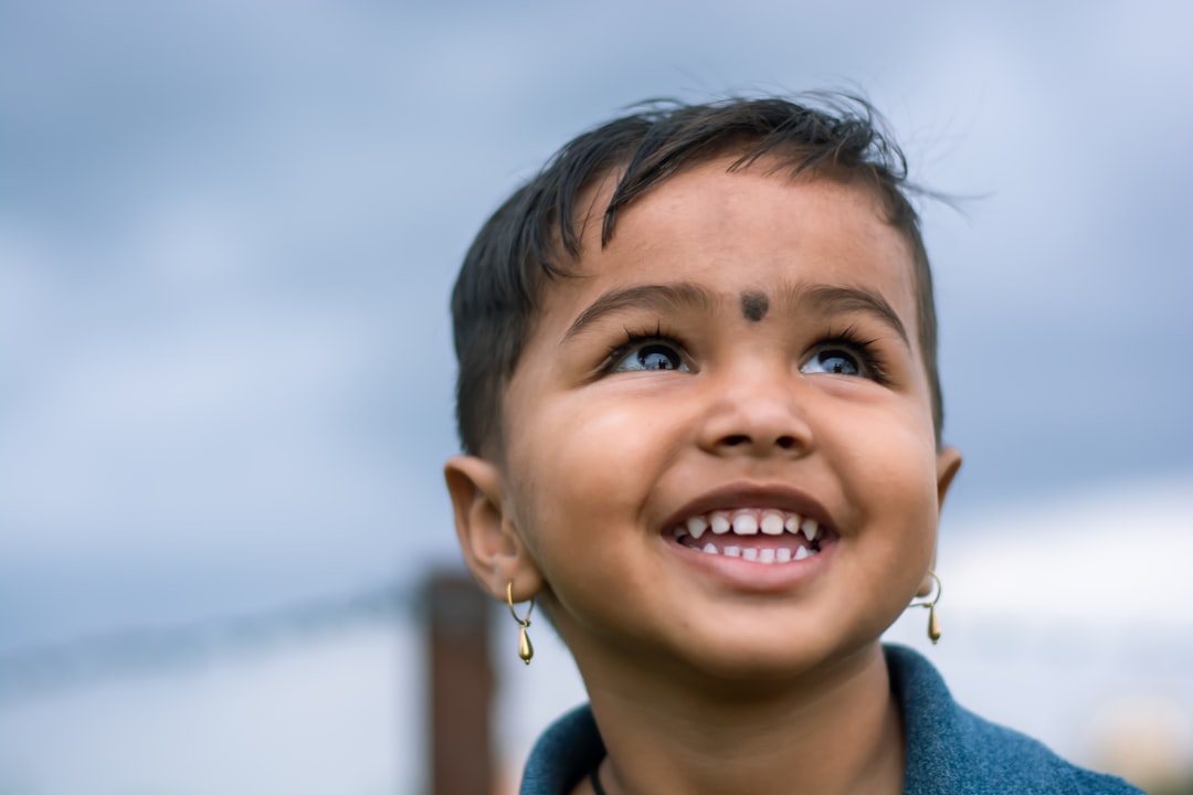 Child with a healthy, gap-free smile - dental care tips for parents