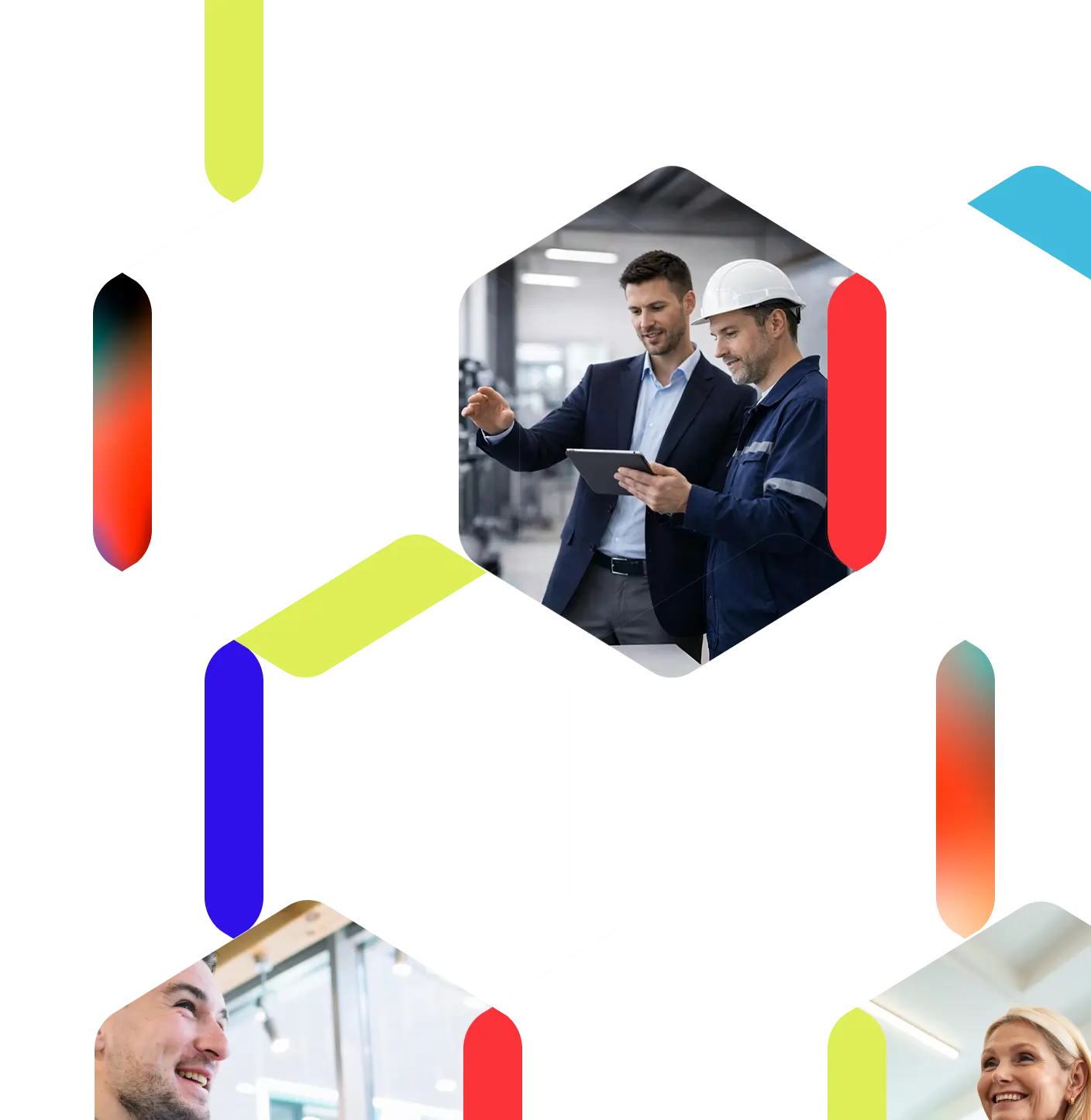 Consultant et technicien sur site industriel consultant une tablette, illustrant l’expertise IBM Maximo.