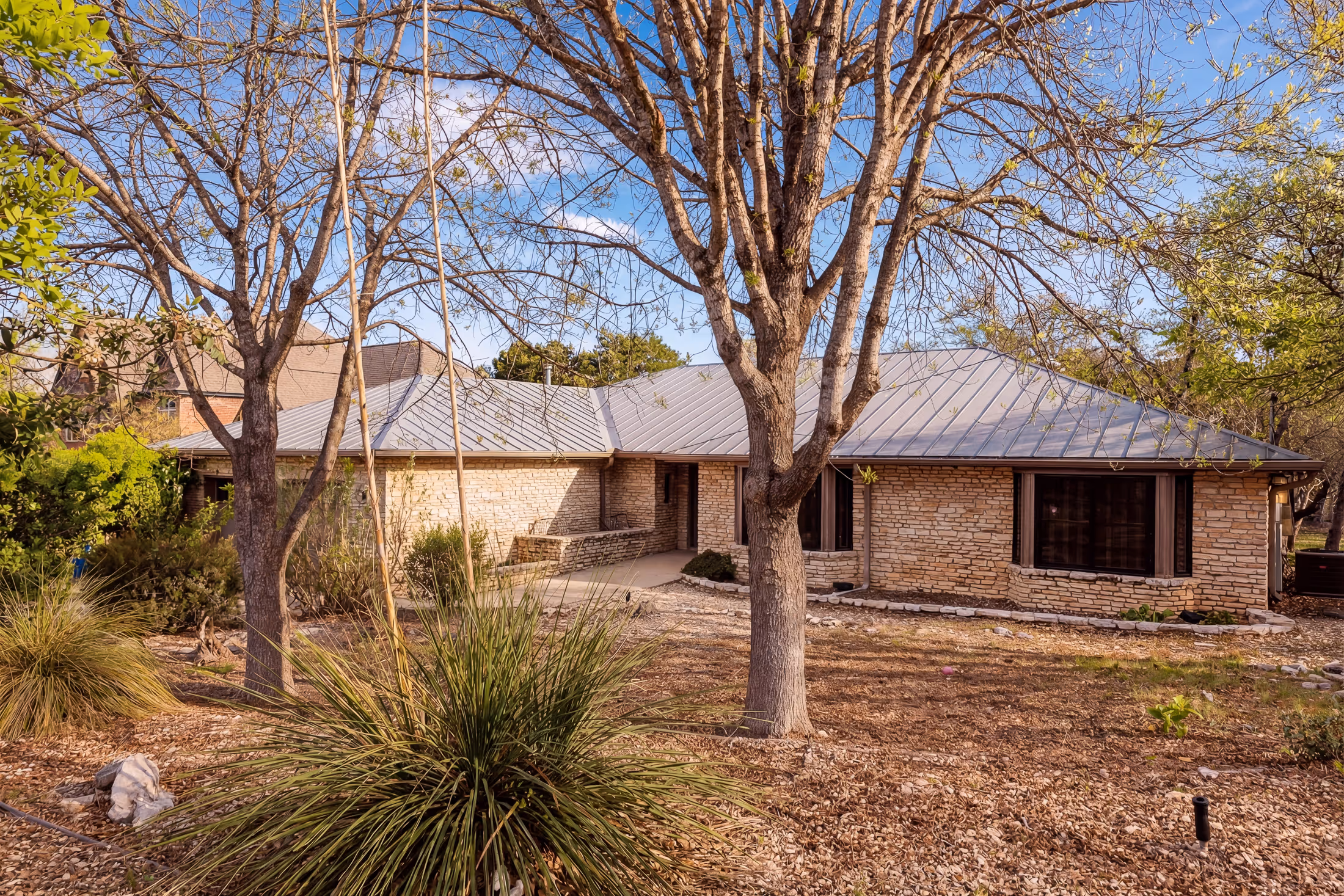 416 West Crest Dr 