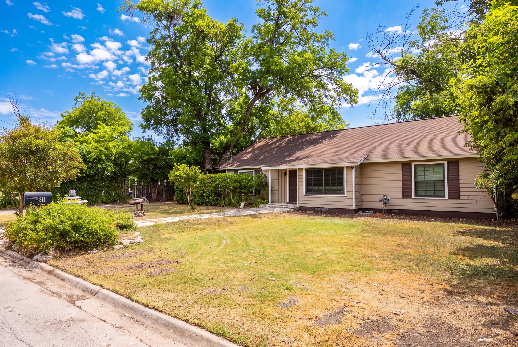 311 Spence St 