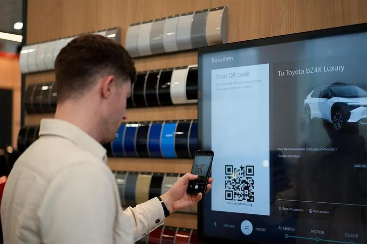 Toyota embedded its logo into a custom QR Code on an Urban Cruiser Hyryder digital ad campaign