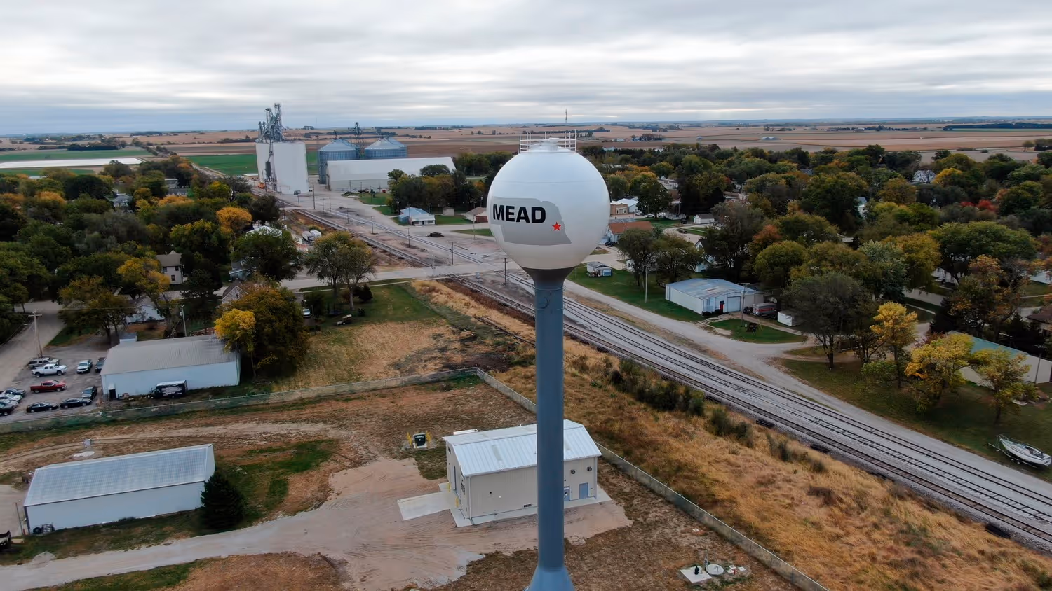 Craig Reinsch's management of a water treatment project in Mead, Nebraska, included a solution for iron complexation. Reinsch later presented and wrote about the issue for the AWWA.