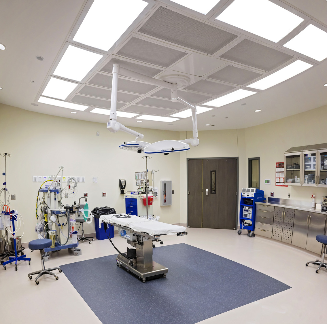 We helped plan a facility that features a surgical center, an imaging center, recovery rooms, and a laboratory to support more than a dozen medical specialties.