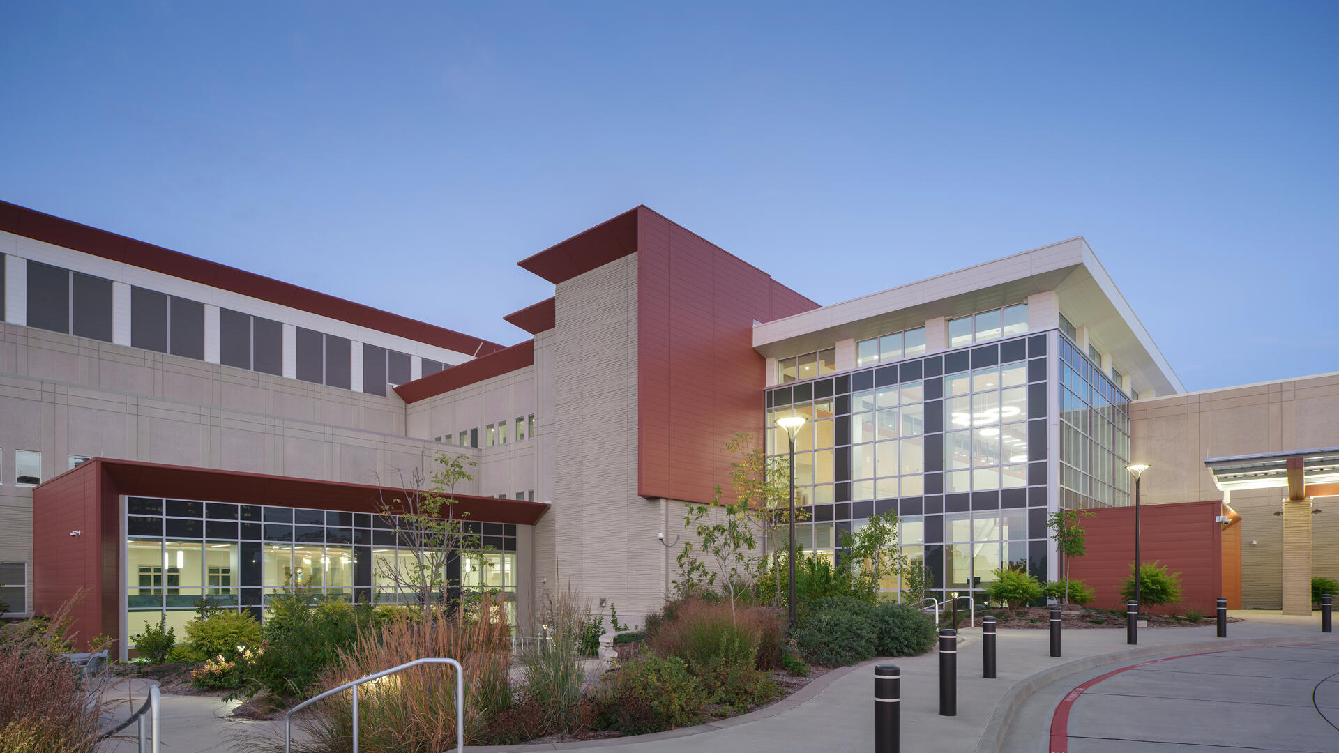 The new Fort Leonard Wood Hospital is a modern, resilient healthcare campus designed to meet strict federal requirements. We provided comprehensive site and civil engineering, from concept through completion.