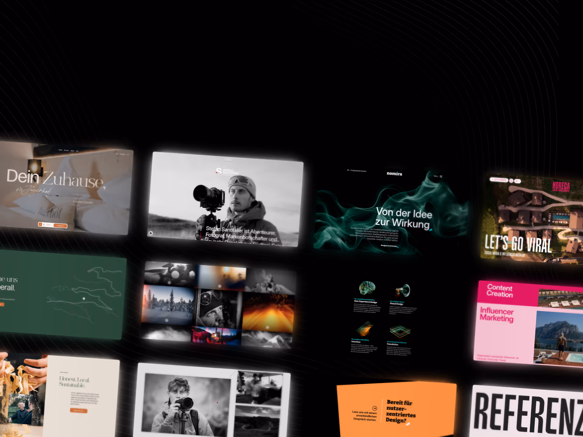 Digitale Präsentation mehrerer Webseiten-Layouts und Portfolio-Seiten mit Fotos, Texten und Design-Beispielen vor schwarzem Hintergrund.