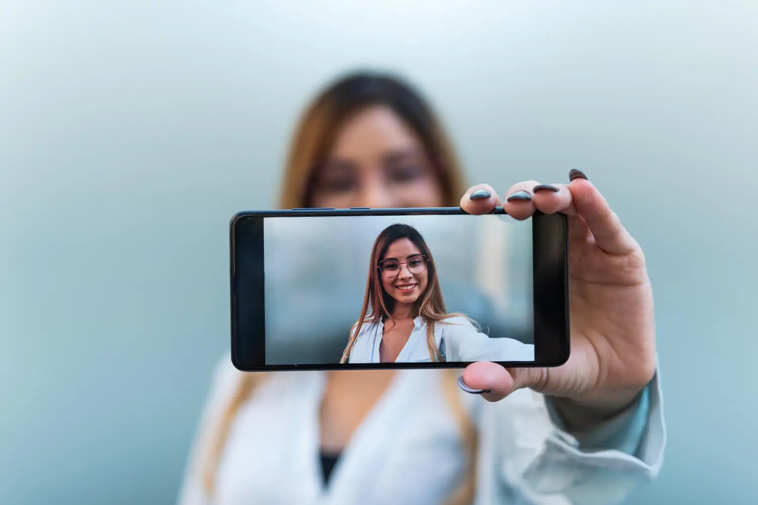 InstaHeadshots Free Alternatives – Why AI SuitUp Dominates