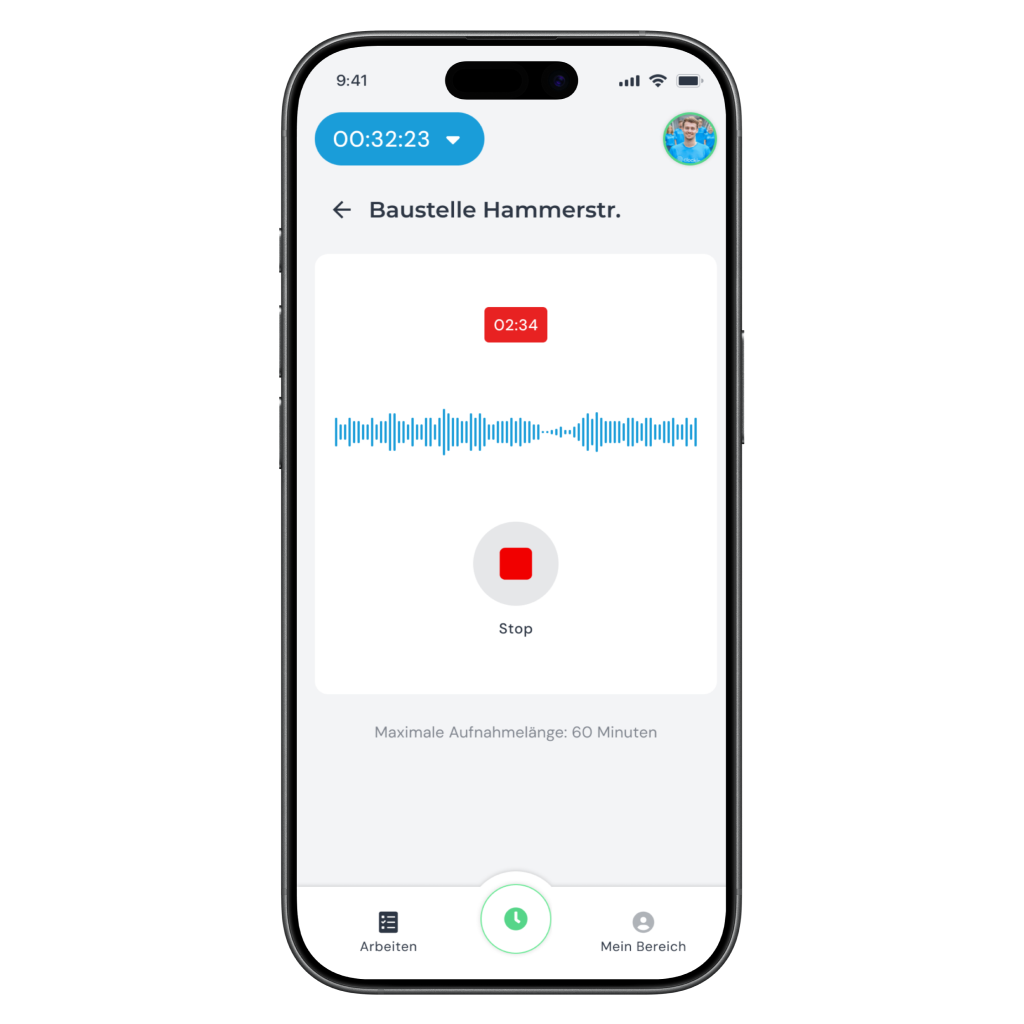 Laufende Audioaufnahme einer Baubesprechung in der clockin App mit Tonspur und Stopp-Taste