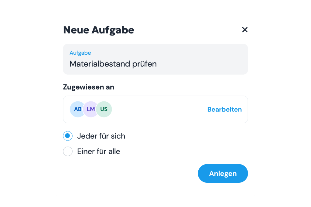 Fenster „Neue Aufgabe“ in clockin: Aufgabe „Materialbestand prüfen“ wird drei Mitarbeitern zugewiesen, Auswahl „Jeder für sich“ oder „Einer für alle“