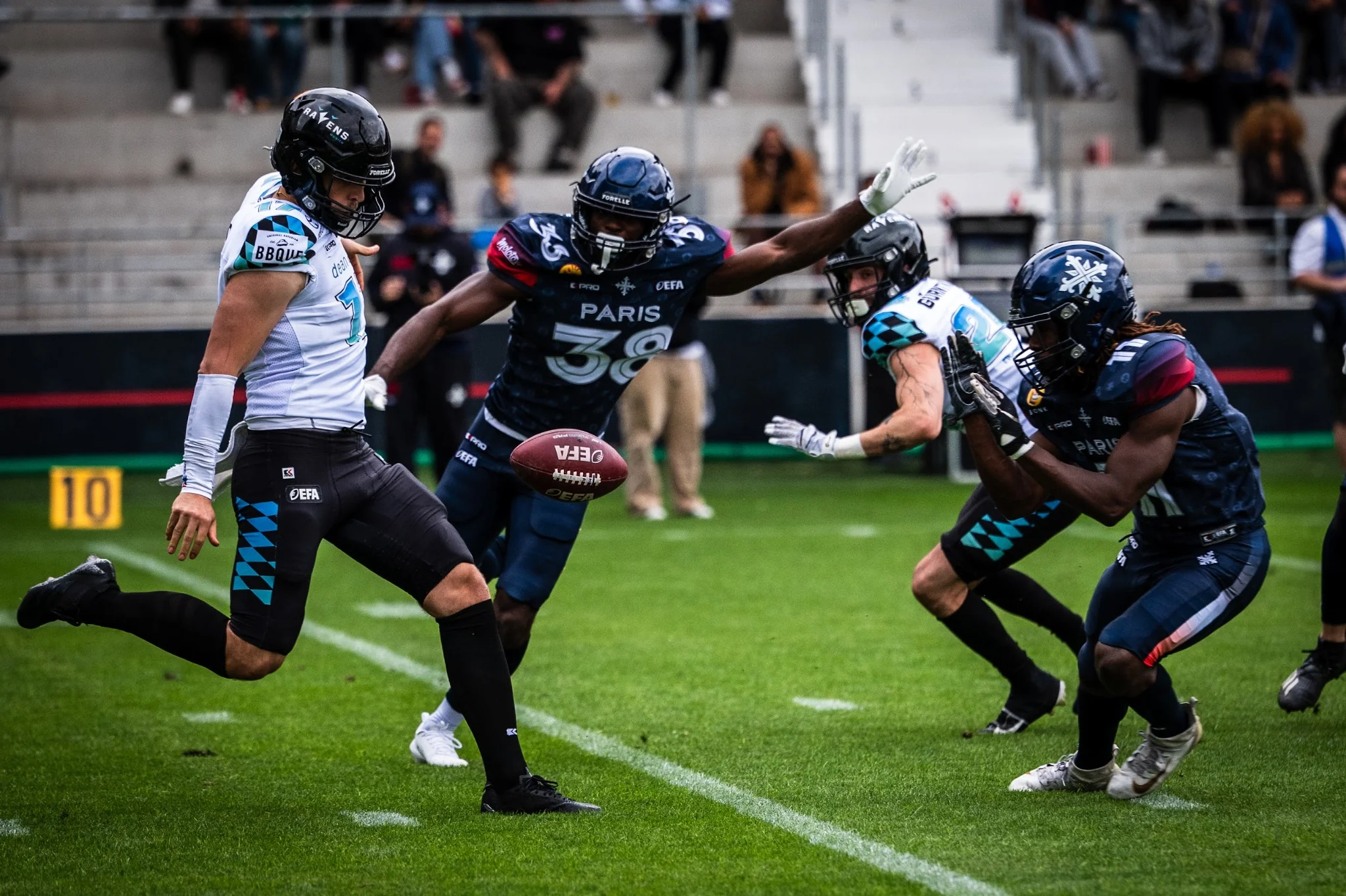 Paris Musketeers on special teams during a game