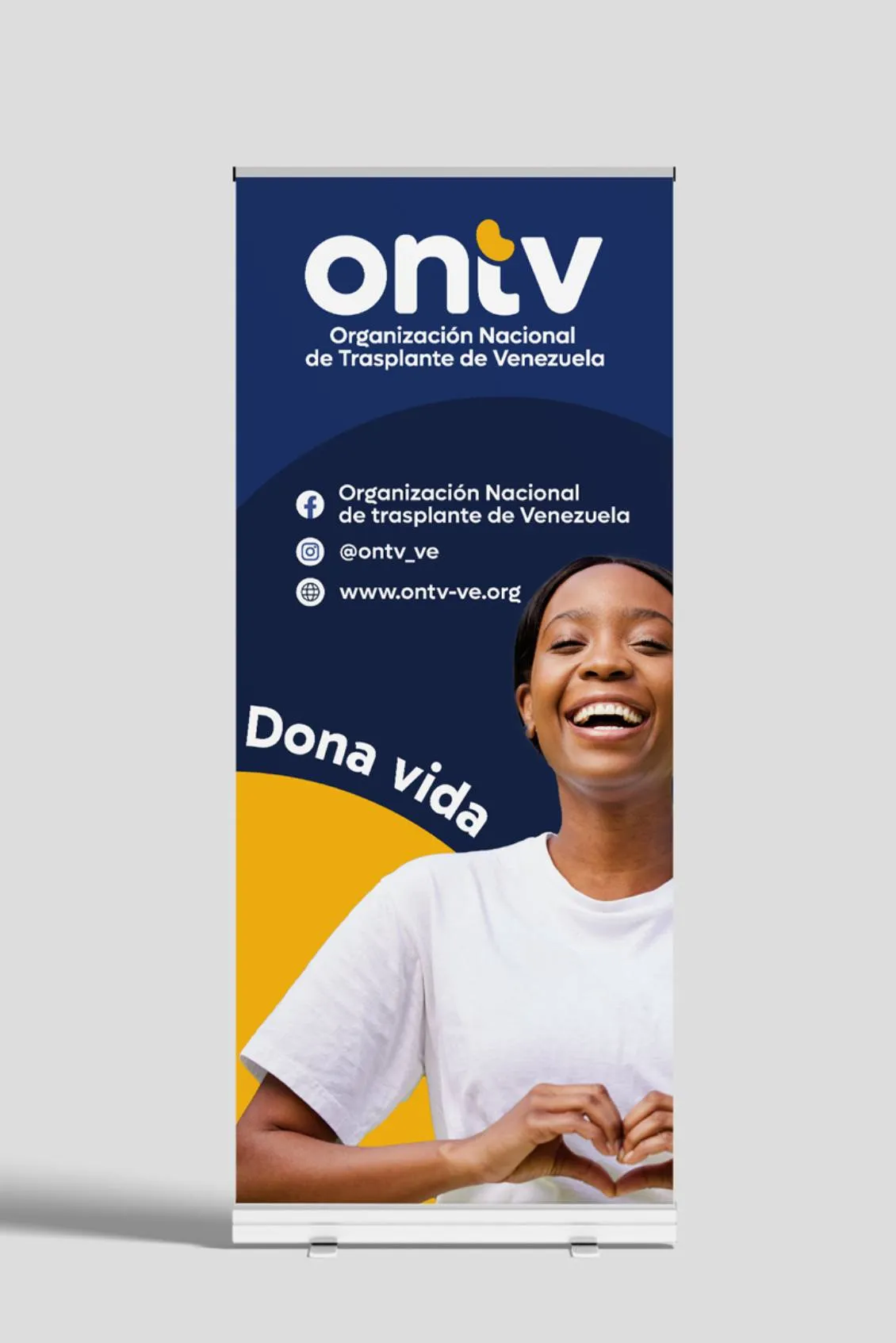 Banner for Organización Nacional de Trasplante de Venezuela with contact info and a smiling woman making a heart shape with her hands.