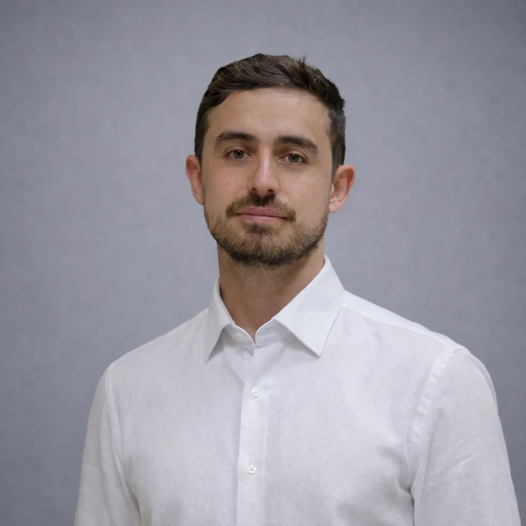 Luis senior designer