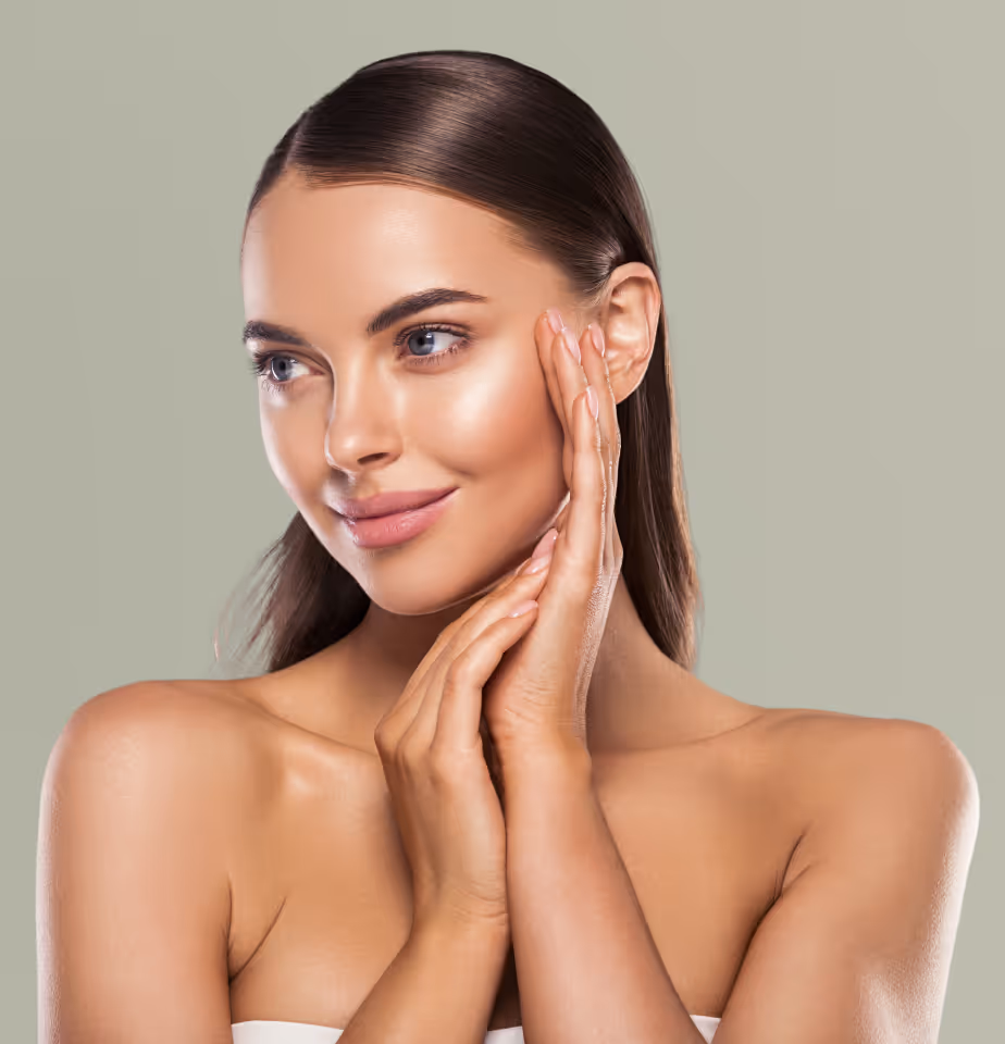 Lächelnde Frau, die den Anspruch von PanAesthetics definiert
