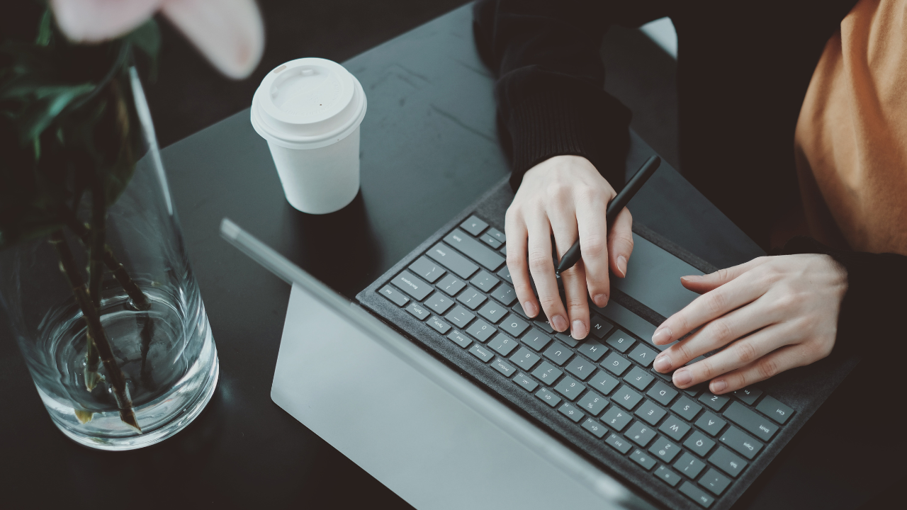 How Often Should You Email Investors Without Pushing Them Away? (+Free Template)