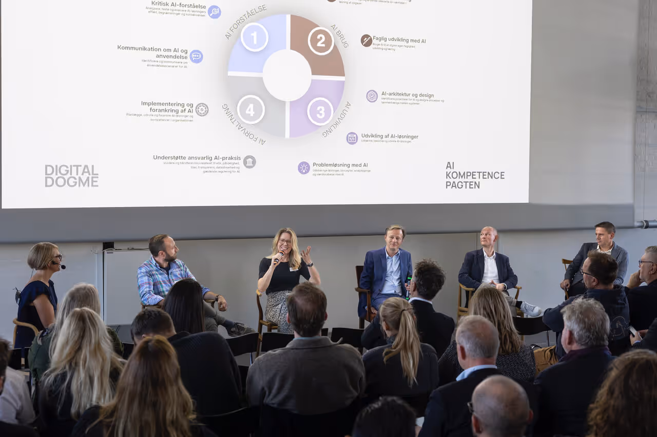 Panel discussing the future of AI and circularity in front of a live audience, with an infographic illustrating AI-enabled circular systems displayed behind them.