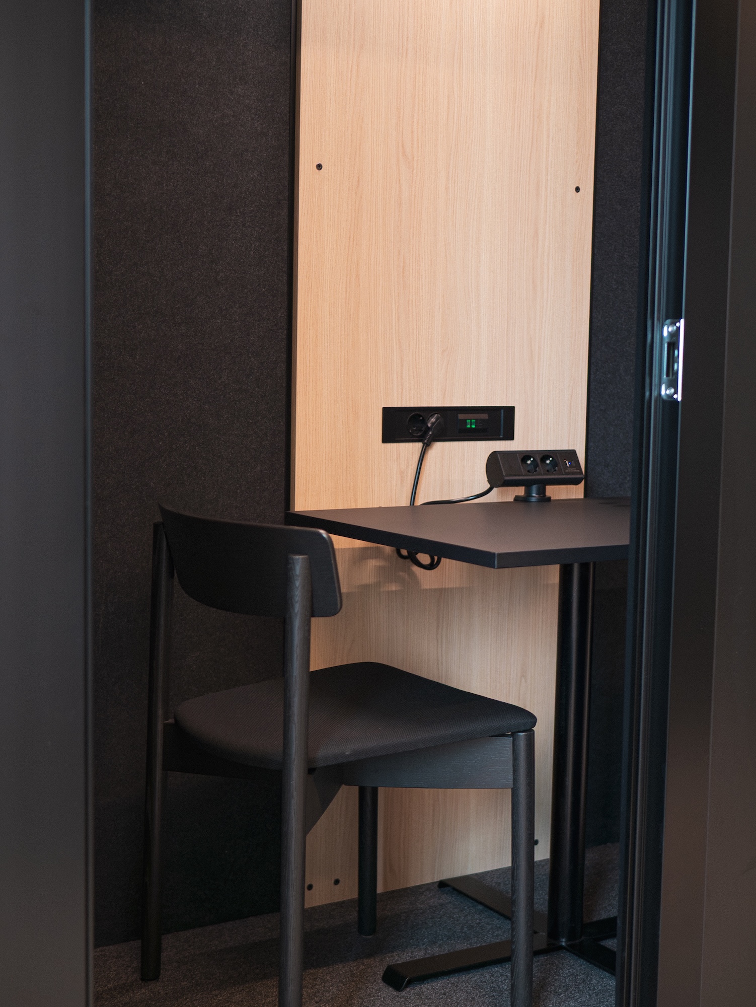 NORNORM work booth with desk and chair for focused work in Hive's Berlin office
