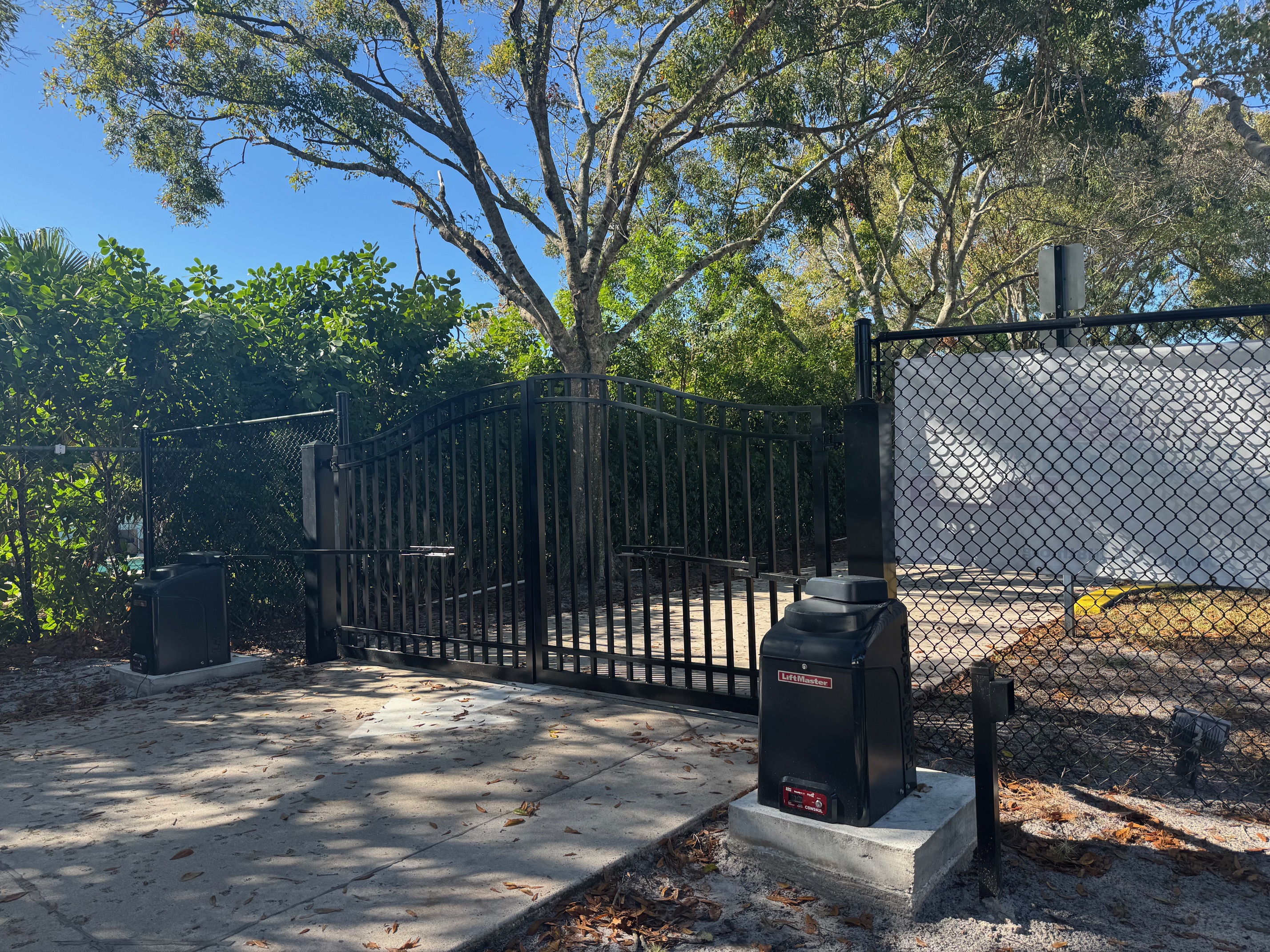 Dual Swing Pad Mount Gate Operator