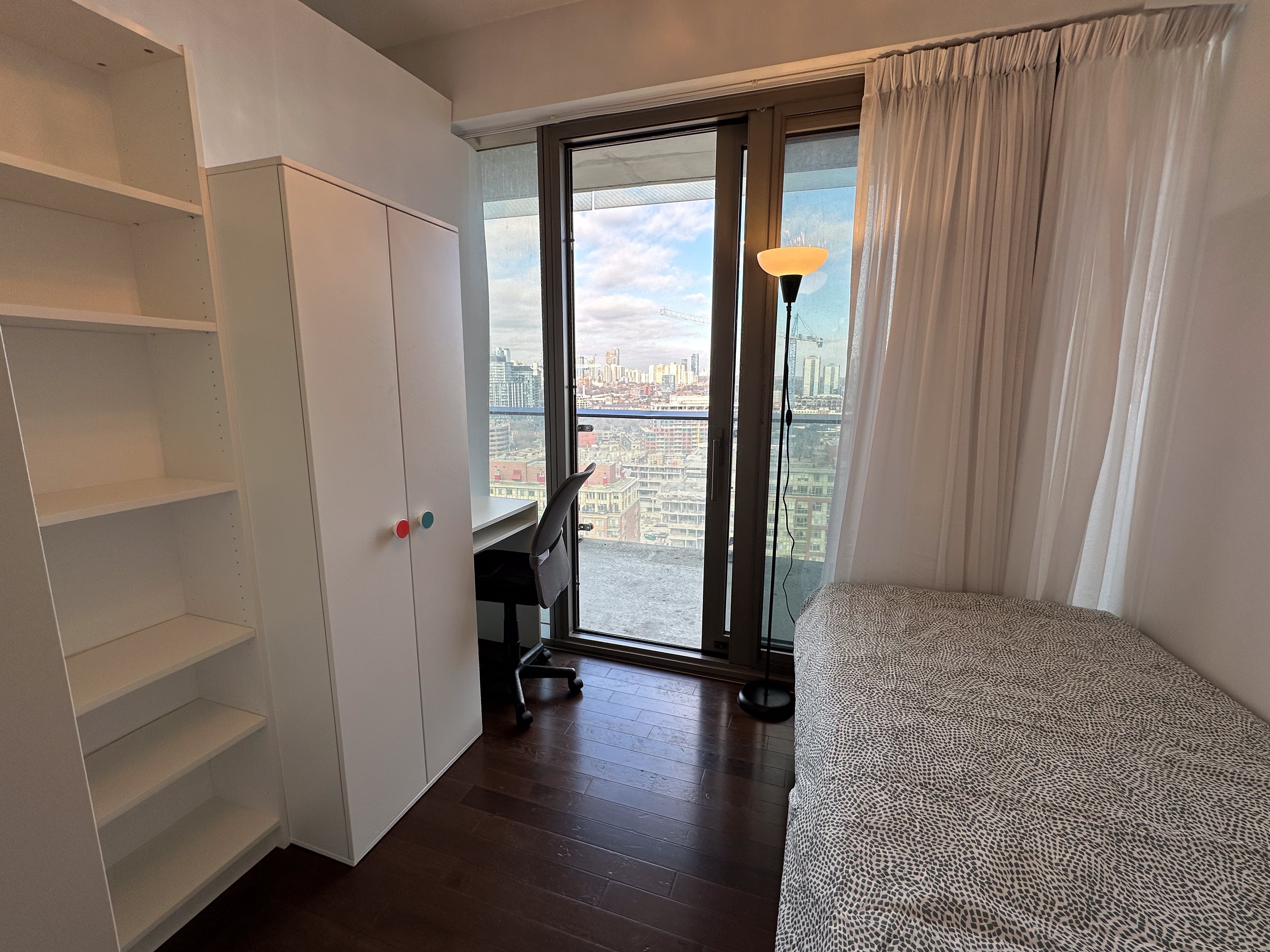 Chic Flex Room with Balcony in Distillery District