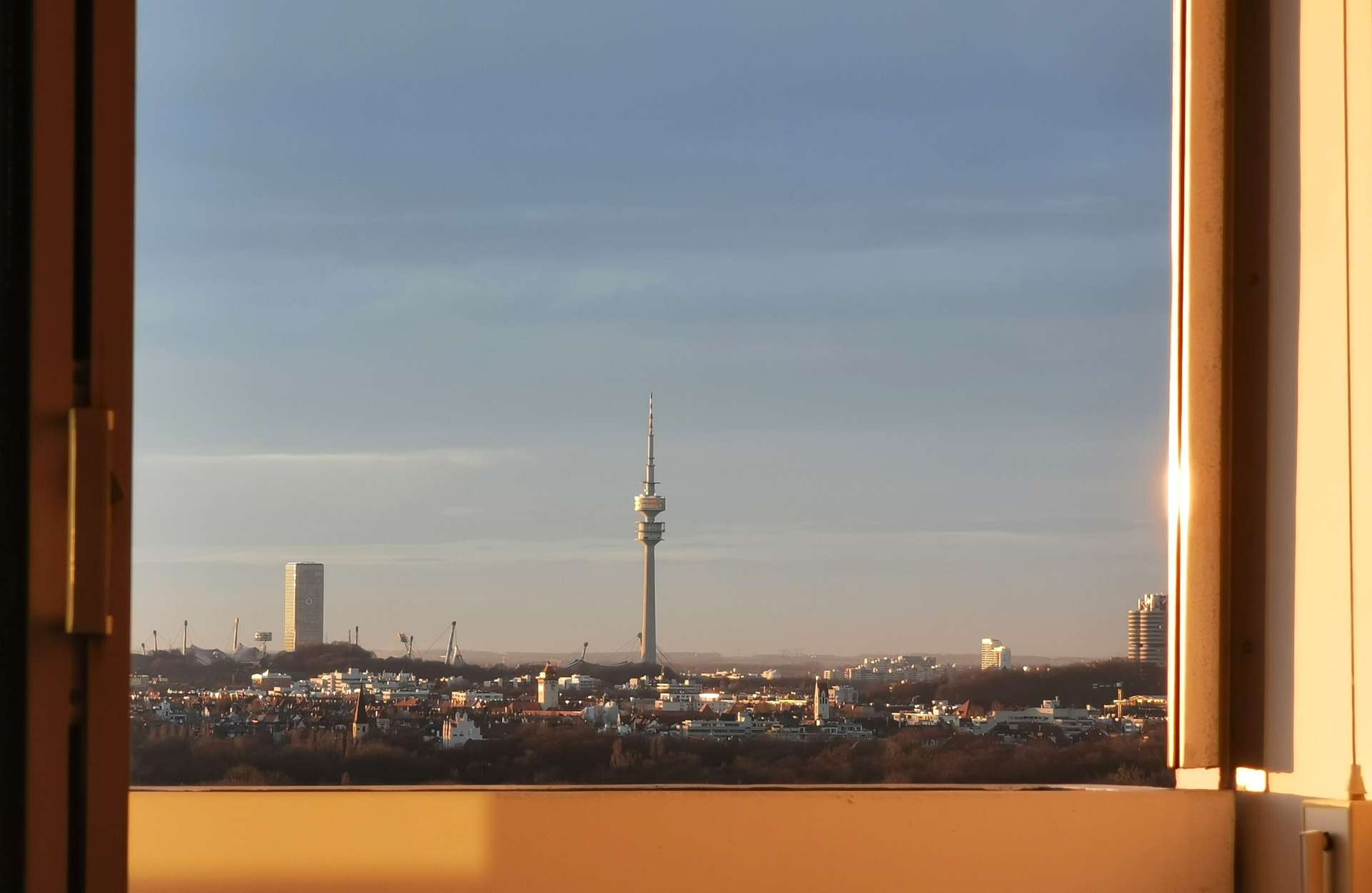 °Ausblick vom Balkon auf die einzigartige Skyline