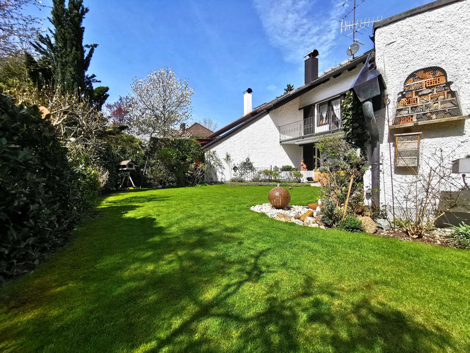 °Mit umlaufenden Garten