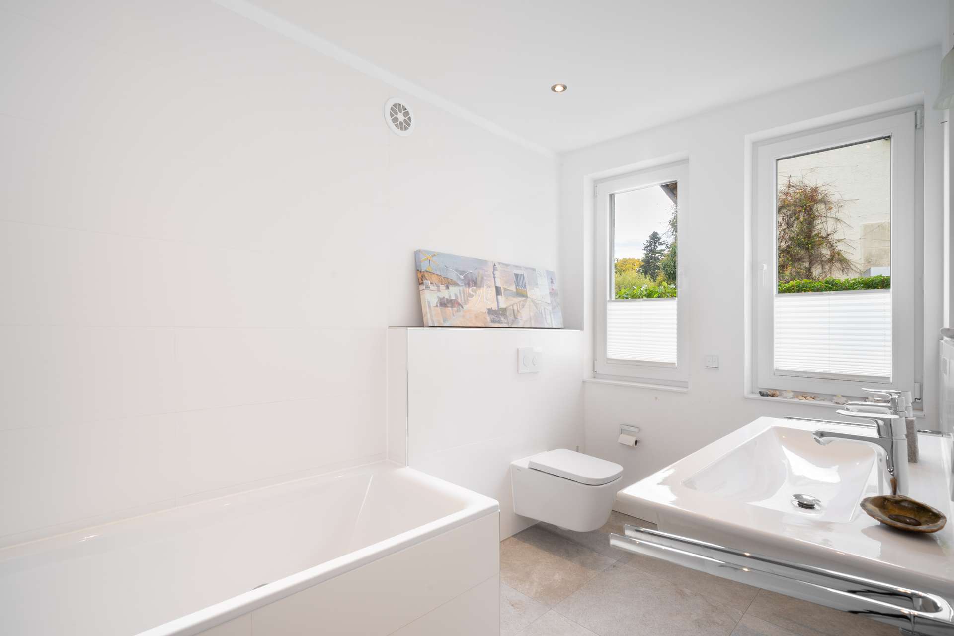 °Helles Hauptbadezimmer im EG