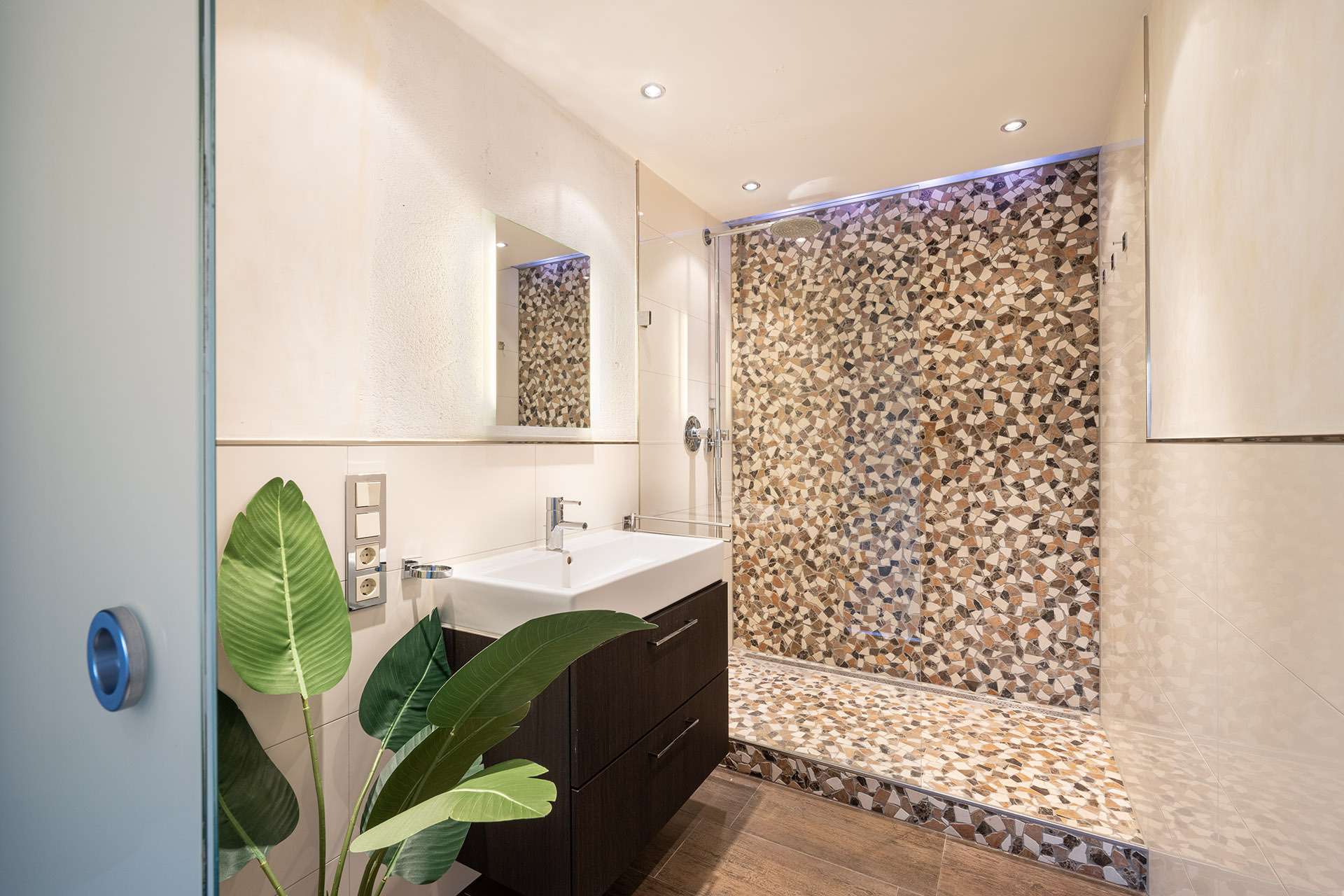 °Bad en Suite mit Walk In-Dusche
