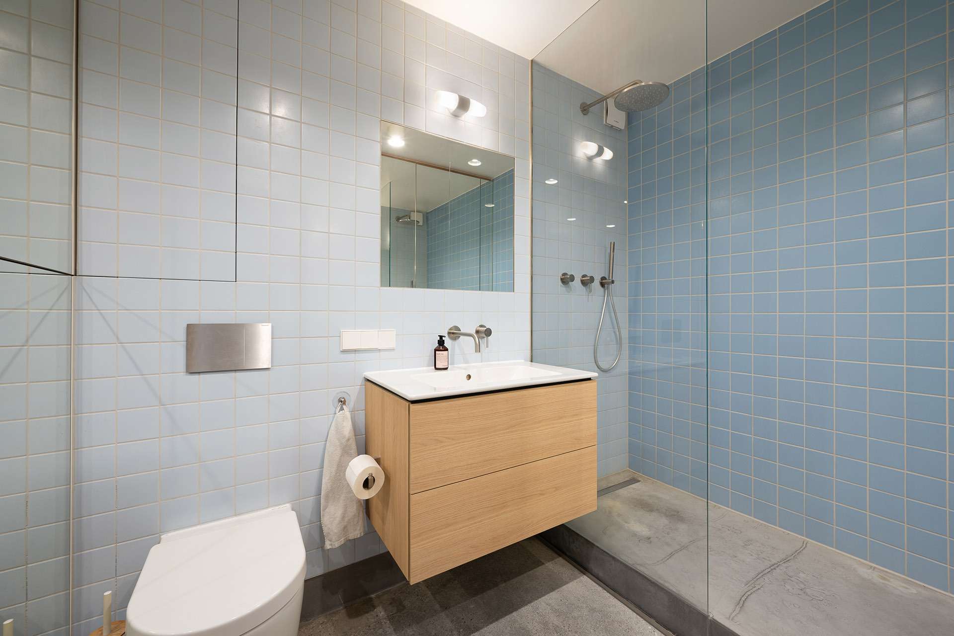 °Designer-Bad mit beheizter Walk In-Dusche