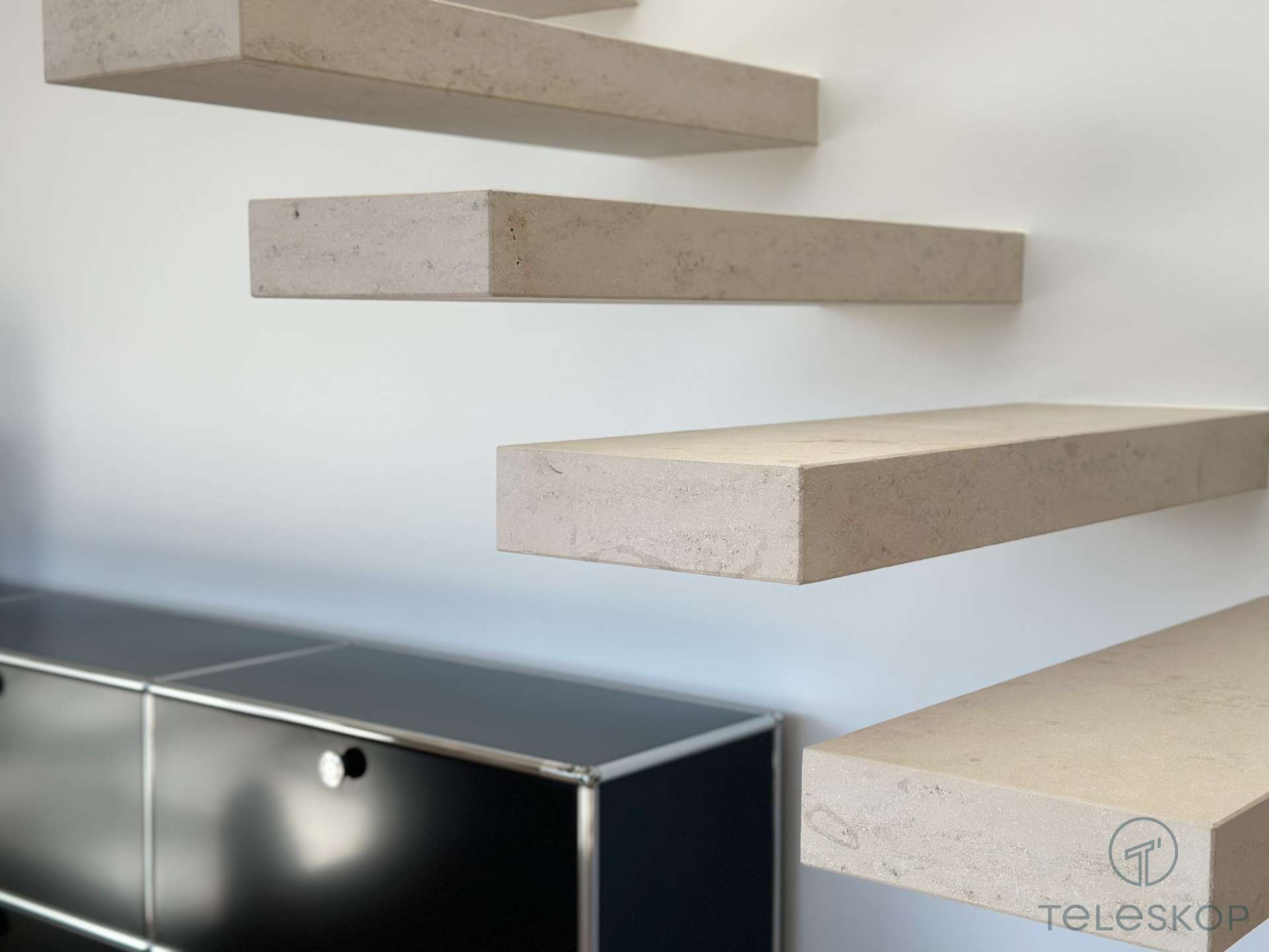 °Detail - schwebende Stufen