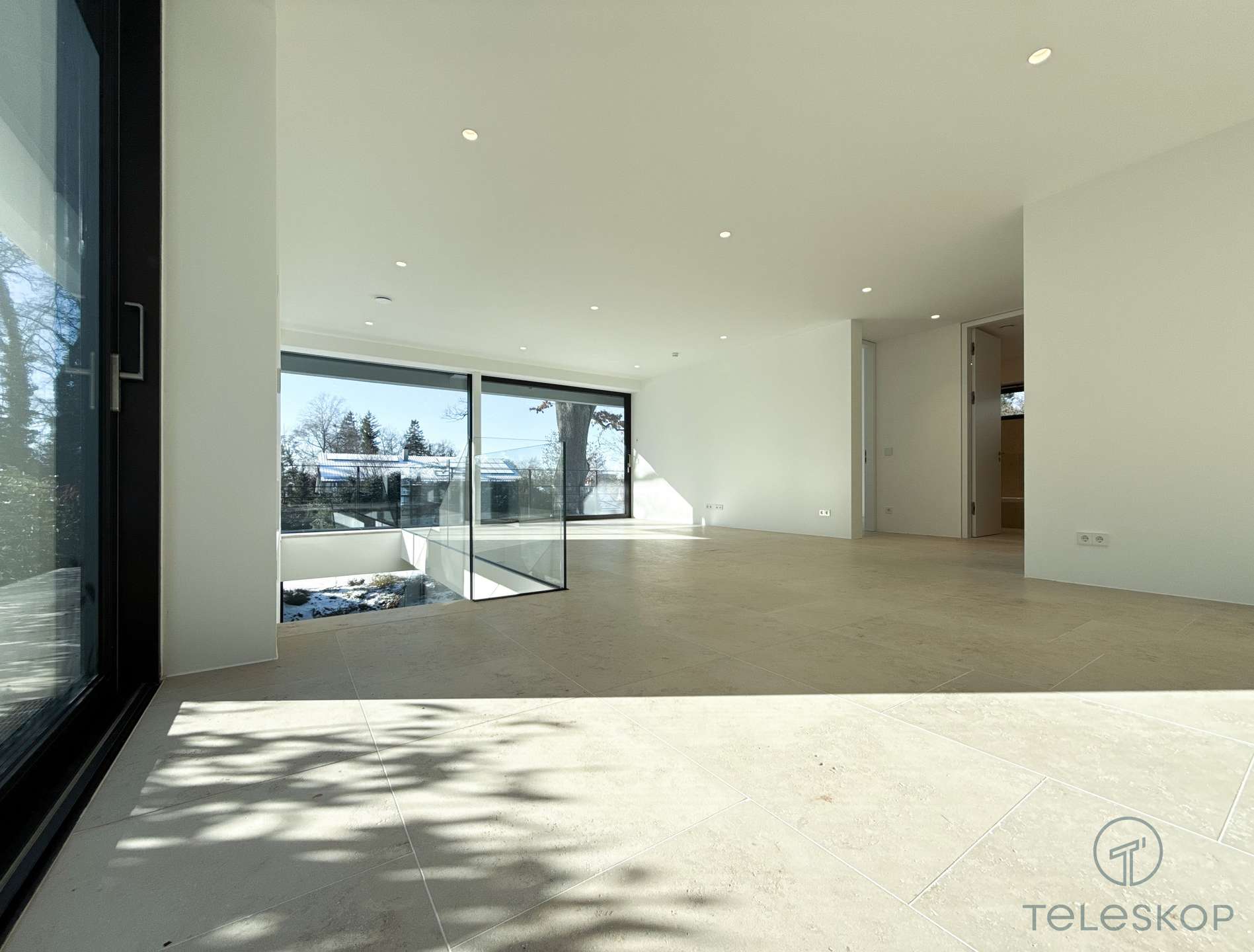 °Großzügiger & offener Schnitt