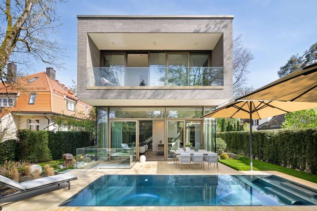 °Die Architekten-Villa untertags