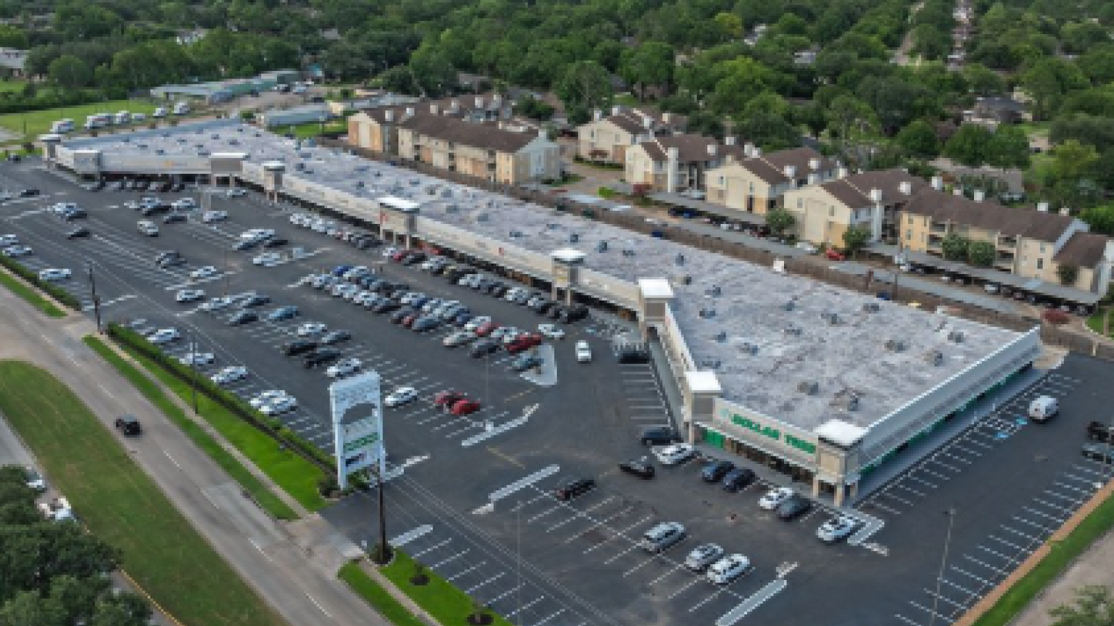 Florida firm acquires Montgomery Plaza retail hub in Conroe