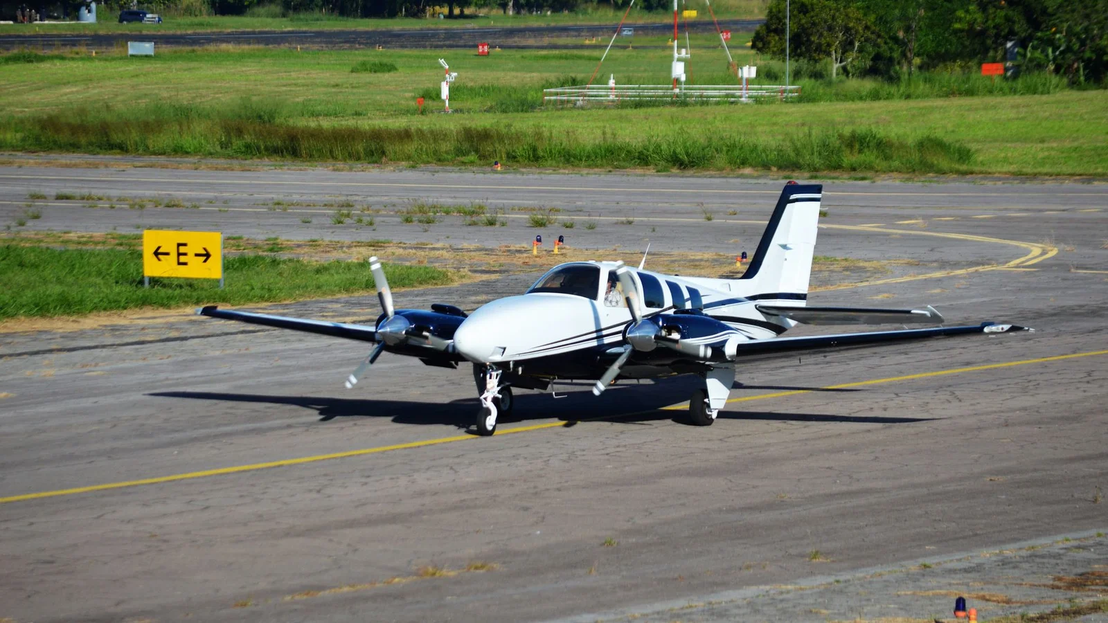 Plane crashes near Conroe airport, no injuries reported
