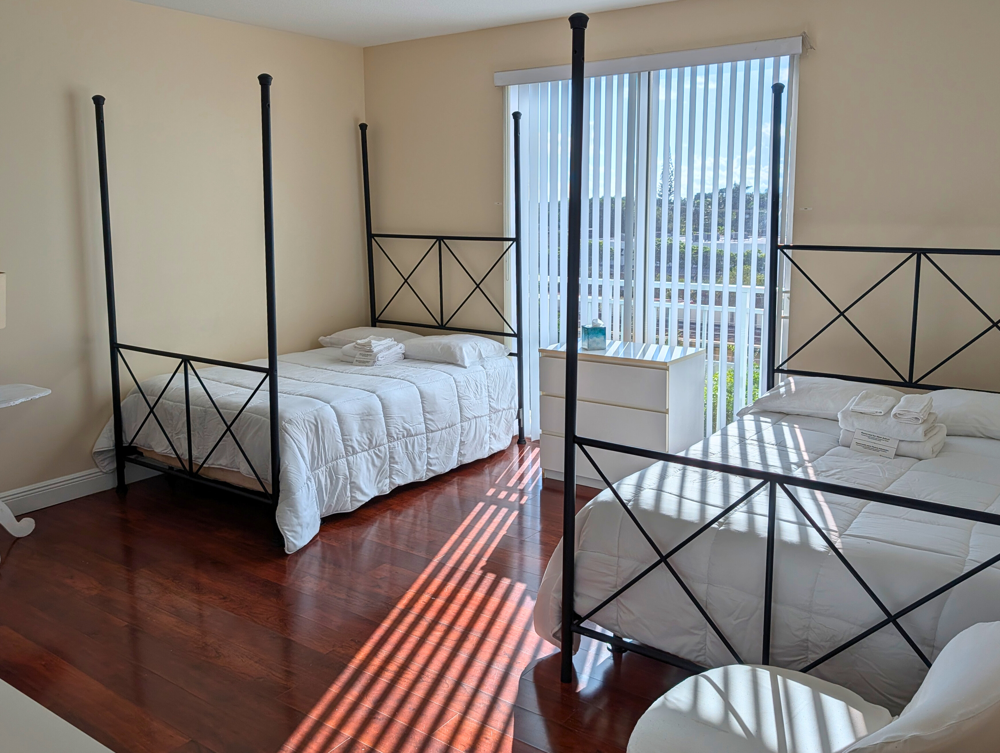 Monte Nido Miami PHP/IOP Bedroom at off-campus apartment